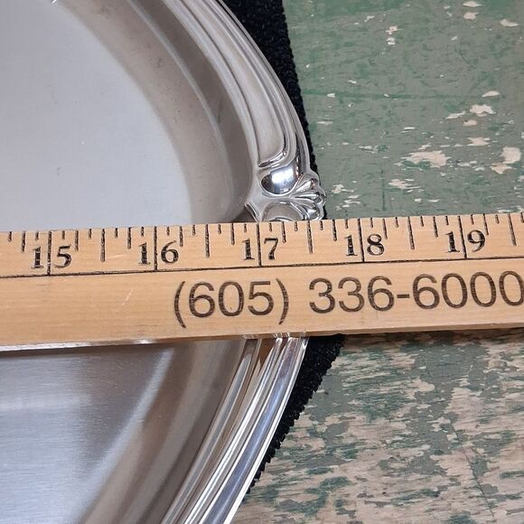 Vintage Elegant Silver Chrome scalloped Oval Serving Tray - Picture 4 of 5